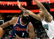 米兰体育官方网站-灰熊主场战胜鹈鹕，重振士气