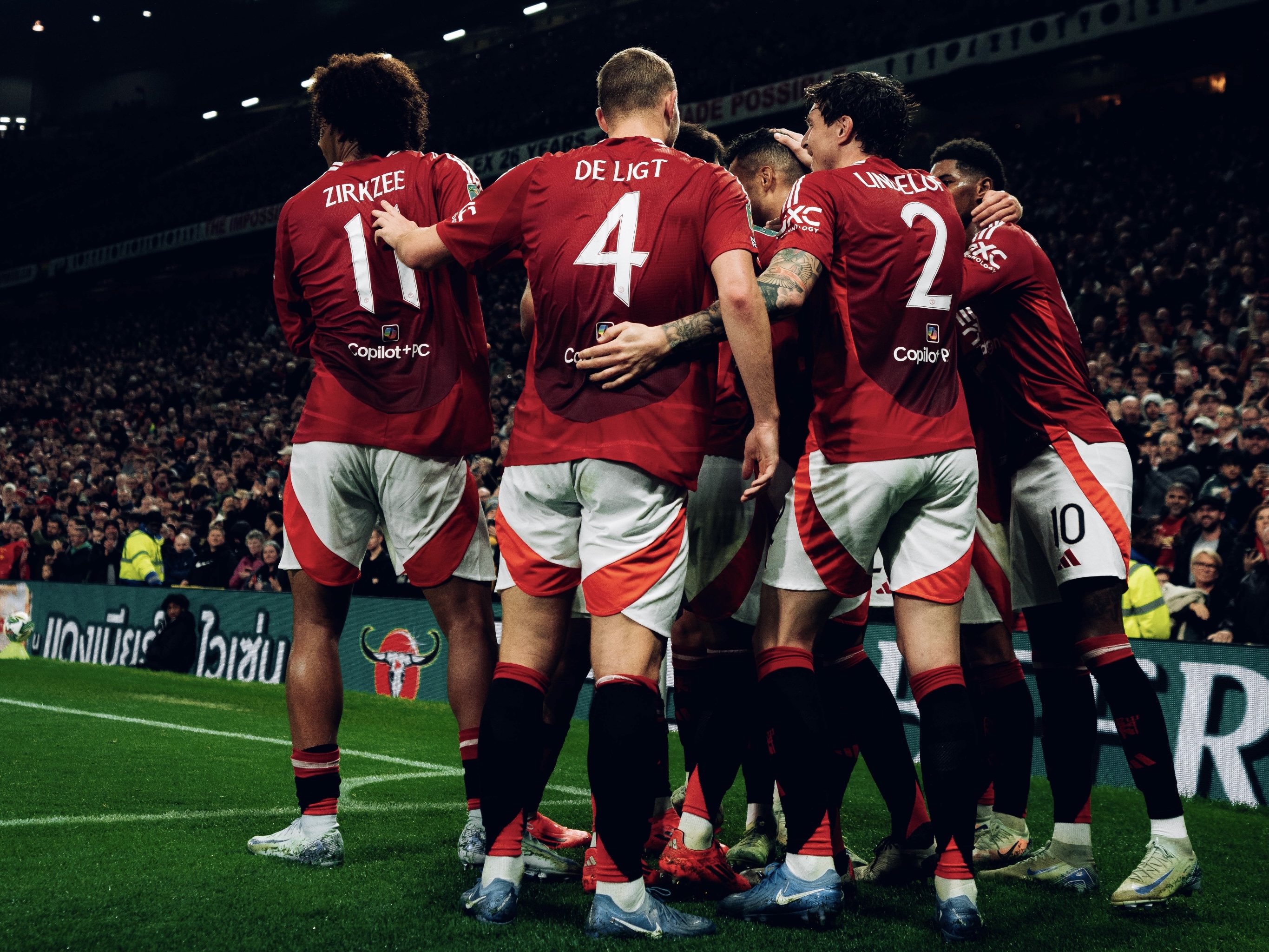 关于拜仁慕尼黑客场战胜曼联，小组出线前景一片光明的信息