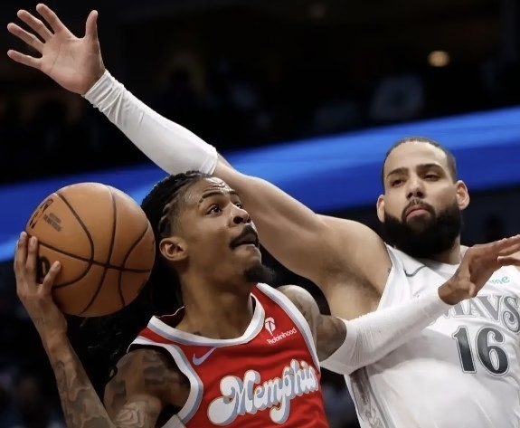 灰熊惊险击败独行侠，约翰逊致胜关键球！