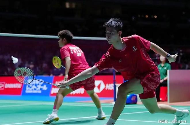 羽毛球比赛日本男单选手横扫对手