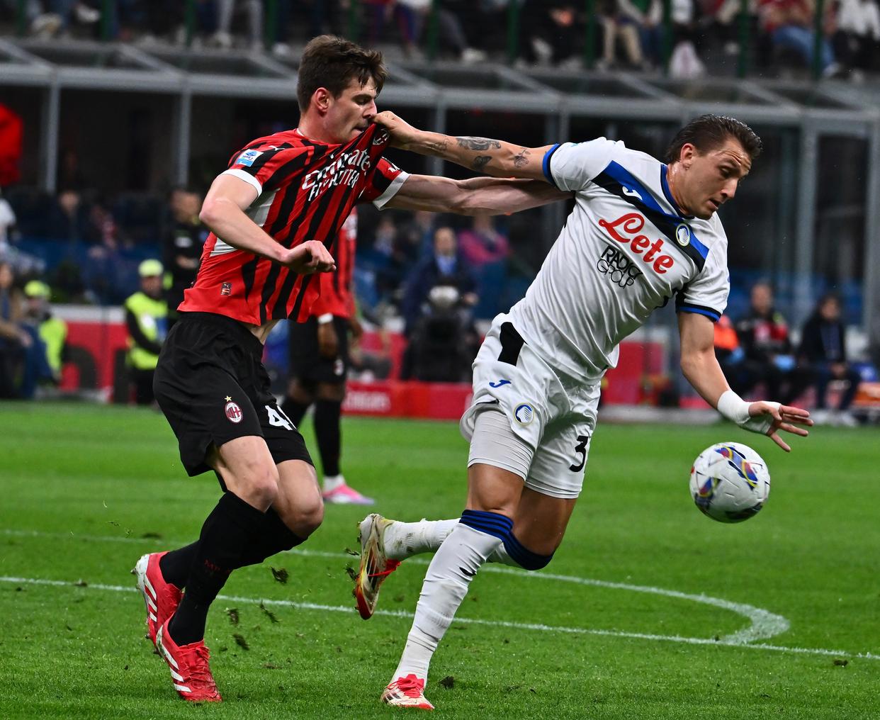 关于荷兰阿贾克斯主场战胜亚特兰大的信息