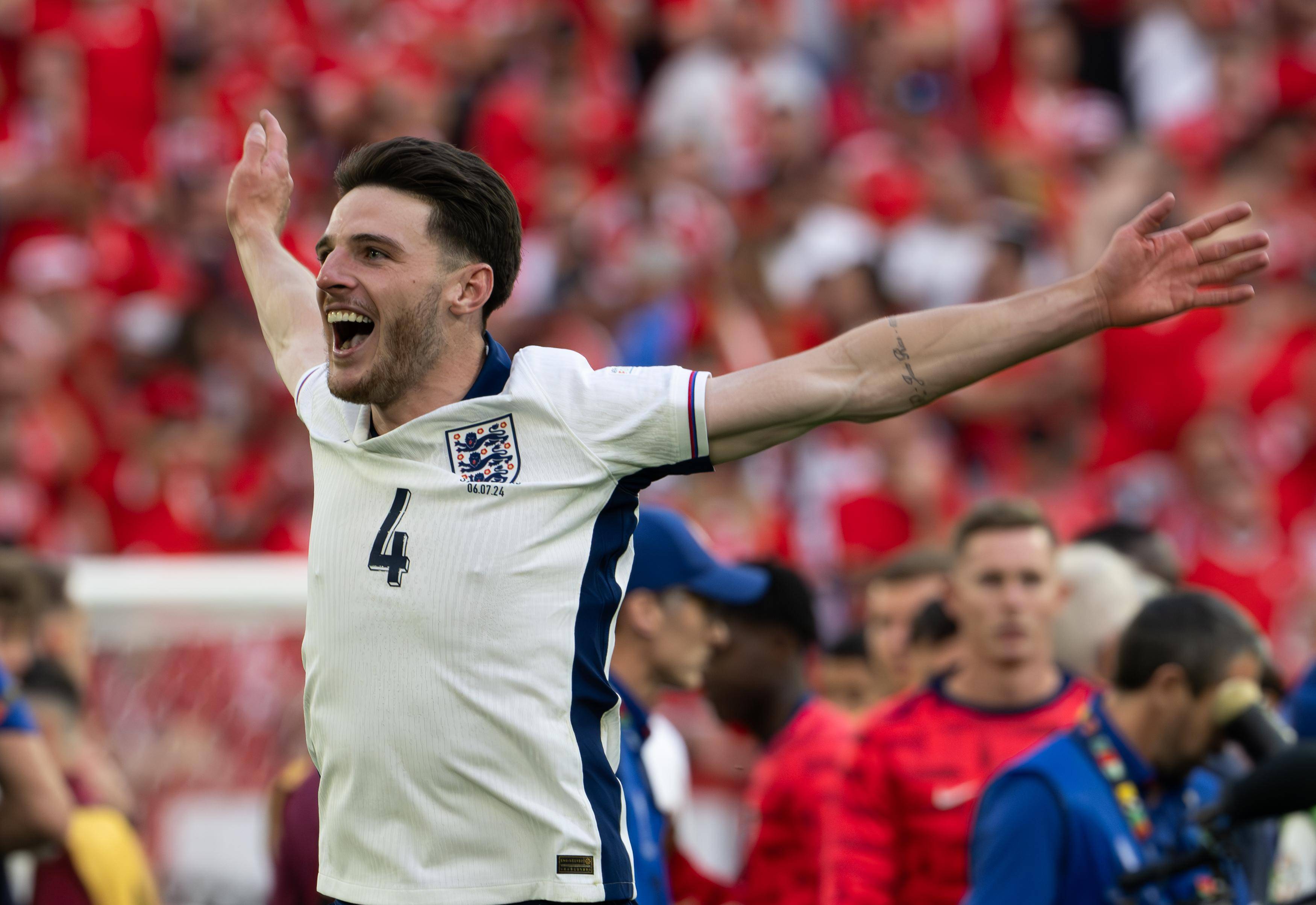 欧洲足球锦标赛，一支队伍获得冠军