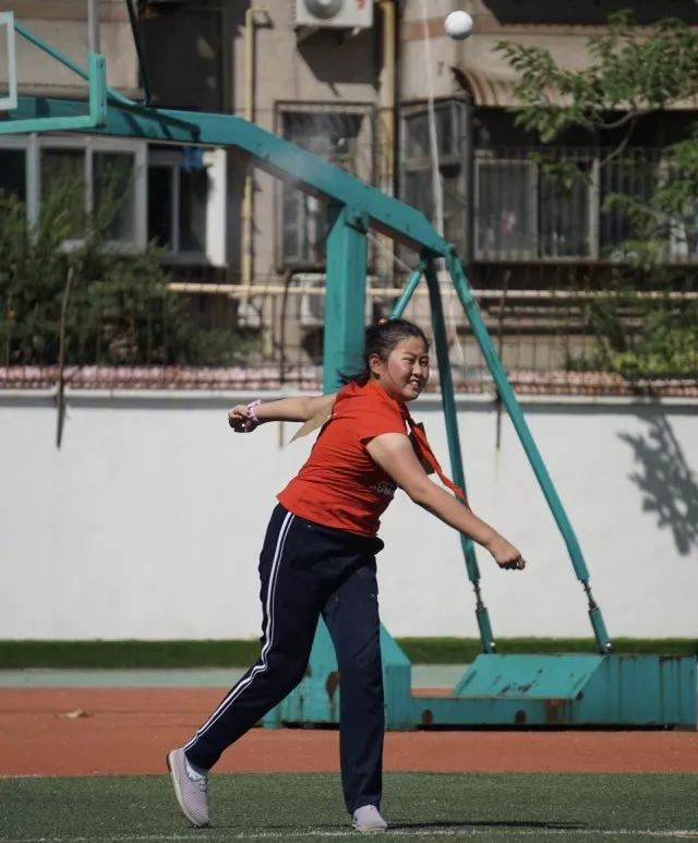 包含谨守规则体育精神,国家队运动员刷新记录的词条