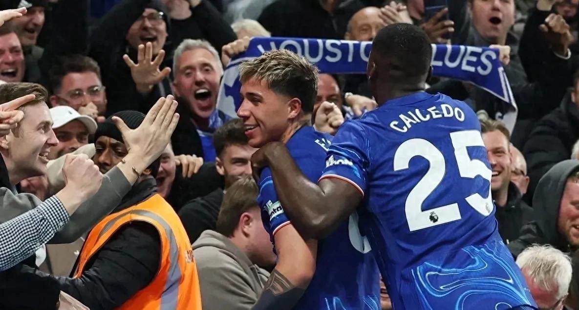 切尔西击败热刺，提前跻身英超前四