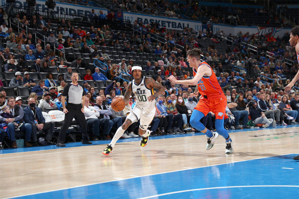 爵士客场击败国王，米切尔贡献27分