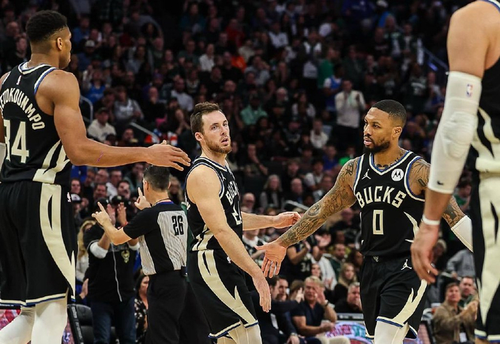 雄鹿大胜魔术，取得五连胜