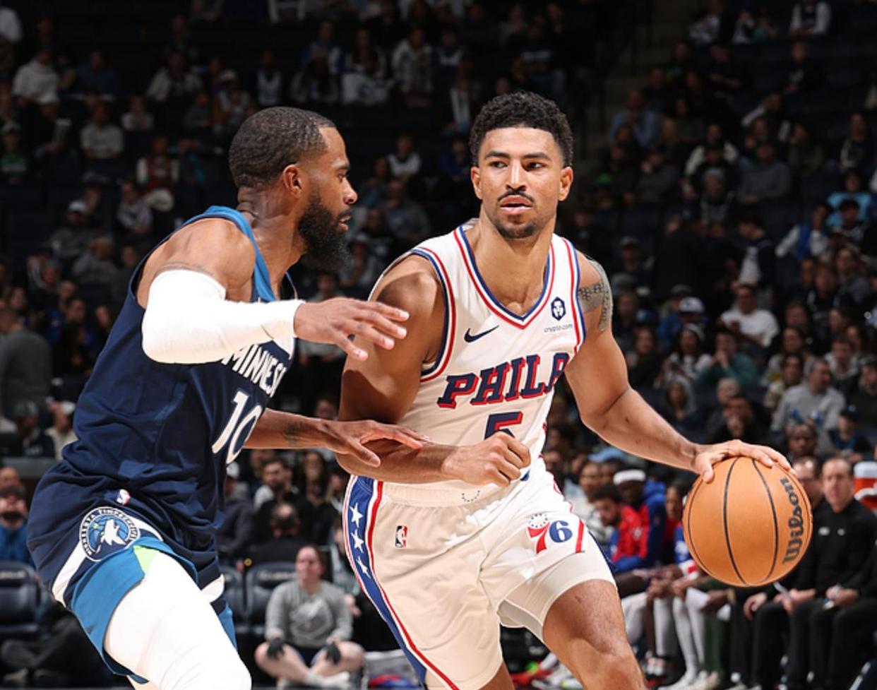 「76人全队发威，继续保持不败势头」的简单介绍