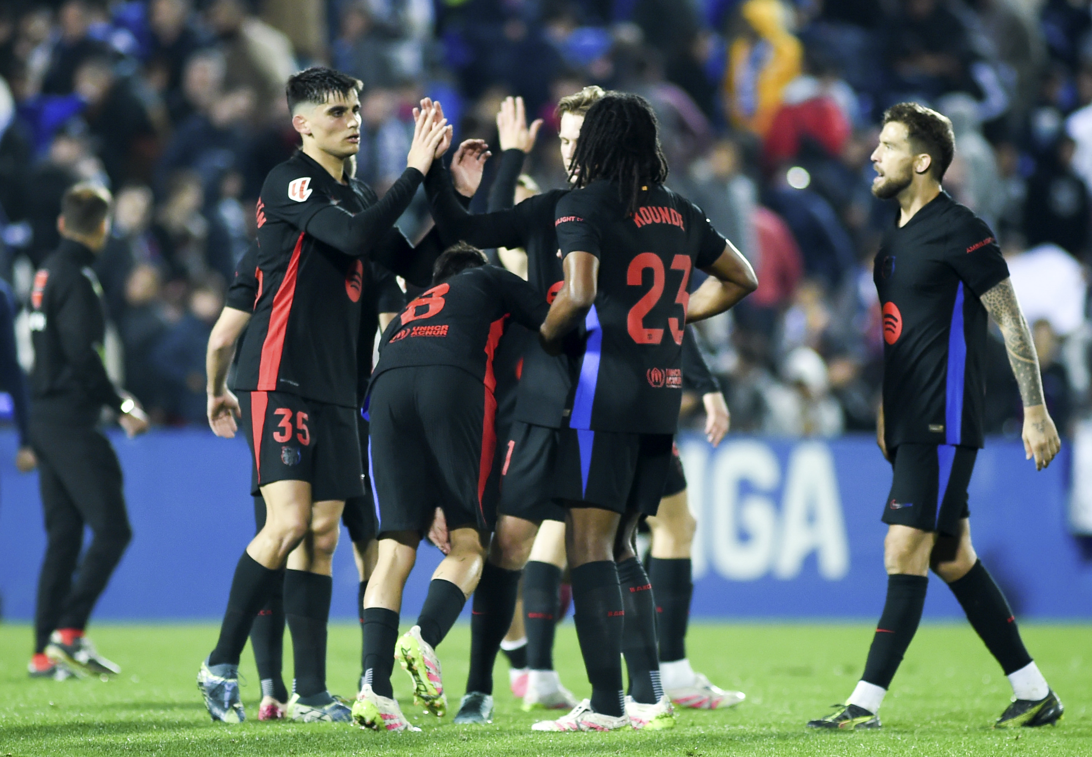 西甲巴萨主场1比0小胜雷加内斯，梅西点杀送帕斯托雷纳首秀