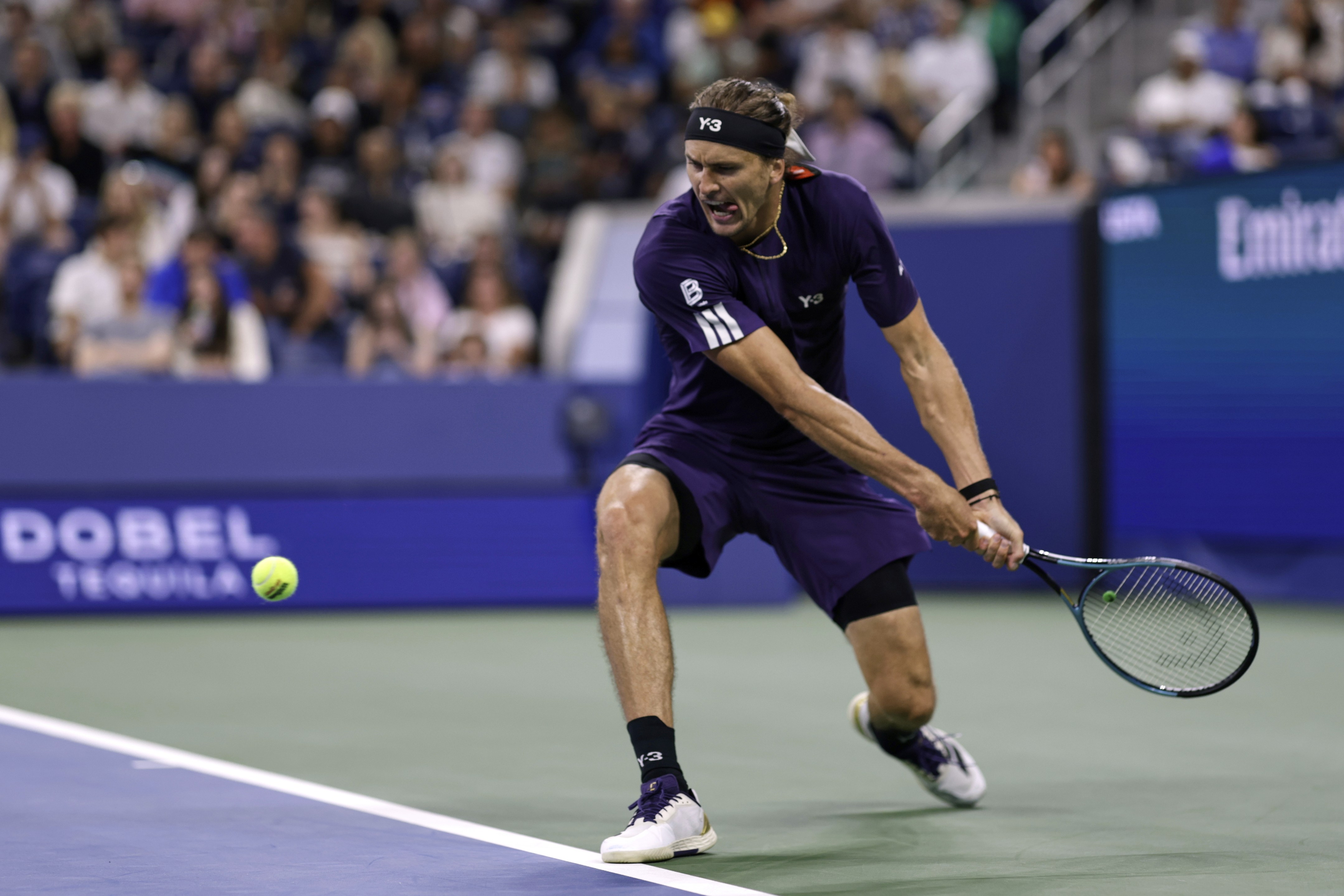 年终总决赛险胜美网，兹维列夫统治全场